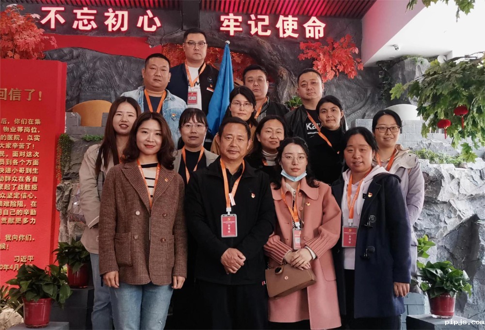 王济发同志组织党支部活动.jpg