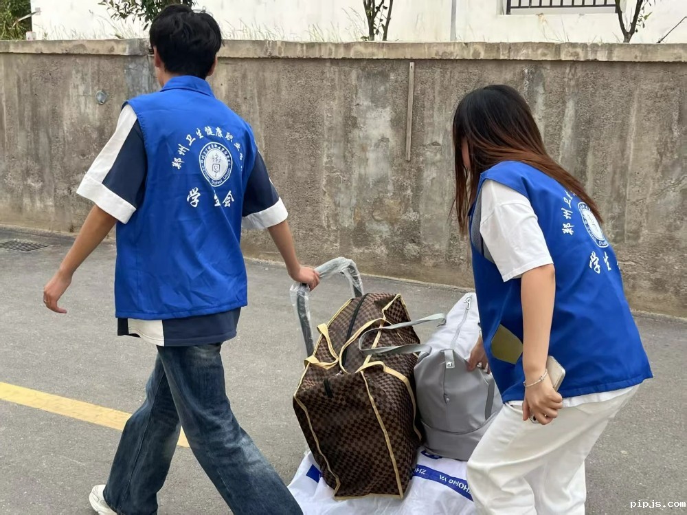 20250603青春志愿显担当 温情服务暖校园  我校开展我为同学办实事志愿服务活动 (1).jpg